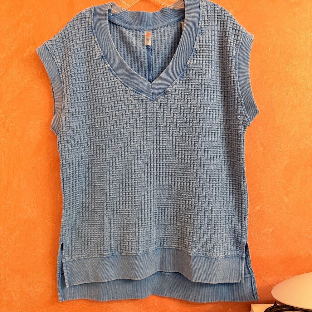 Mono b sleeveless women’s top size medium